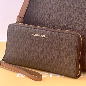 Michael Kors Large Continental Wallet
